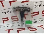 Логотип "T" кришки багажника новий Tesla Model Y, 1507320-00-C